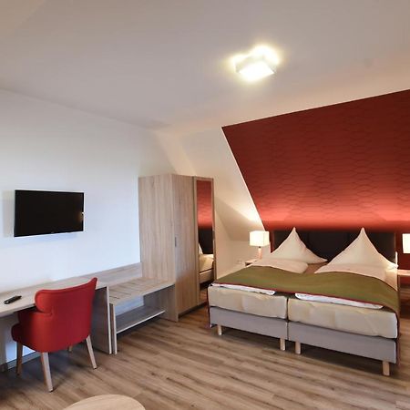 Hotel Neue Hoehe Klingenberg Екстериор снимка