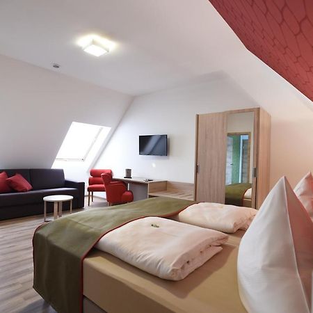 Hotel Neue Hoehe Klingenberg Екстериор снимка
