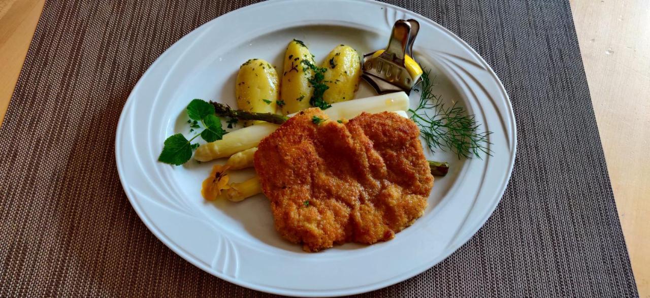 Hotel Neue Hoehe Klingenberg Екстериор снимка