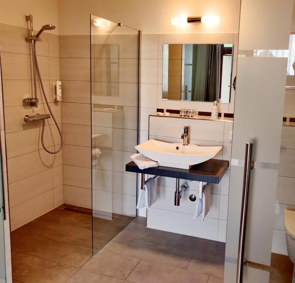 Hotel Neue Hoehe Klingenberg Екстериор снимка