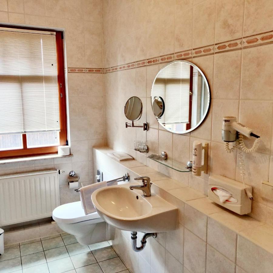 Hotel Neue Hoehe Klingenberg Екстериор снимка