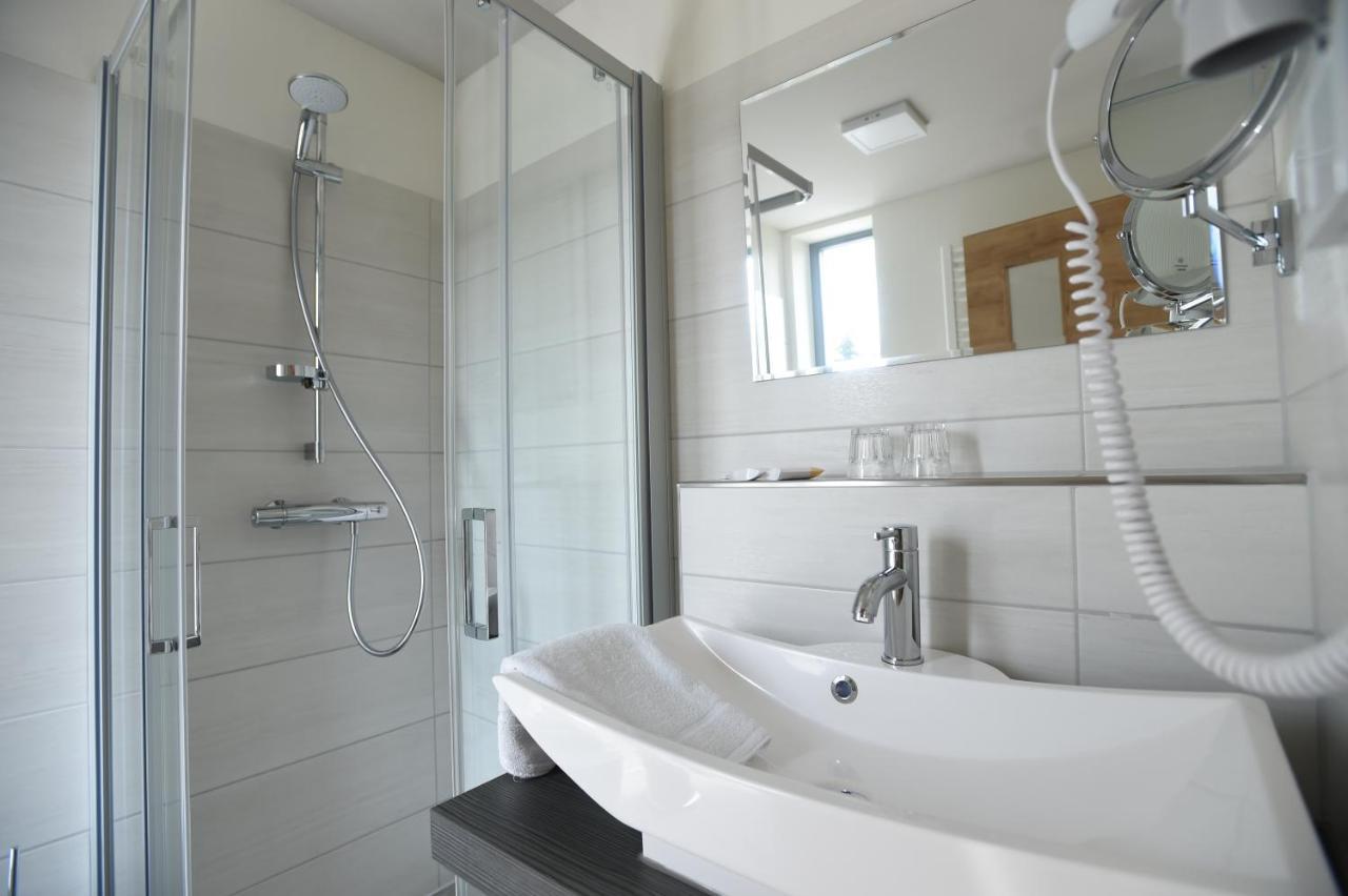 Hotel Neue Hoehe Klingenberg Екстериор снимка