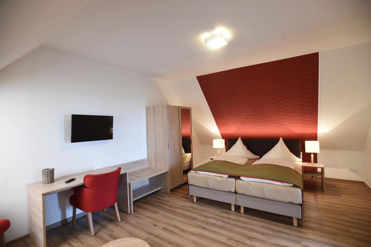Hotel Neue Hoehe Klingenberg Екстериор снимка