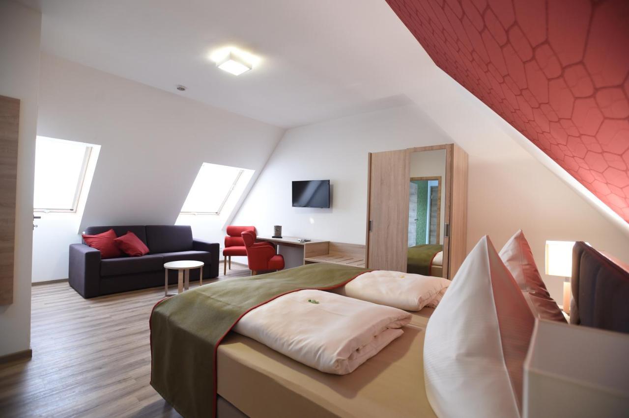 Hotel Neue Hoehe Klingenberg Екстериор снимка