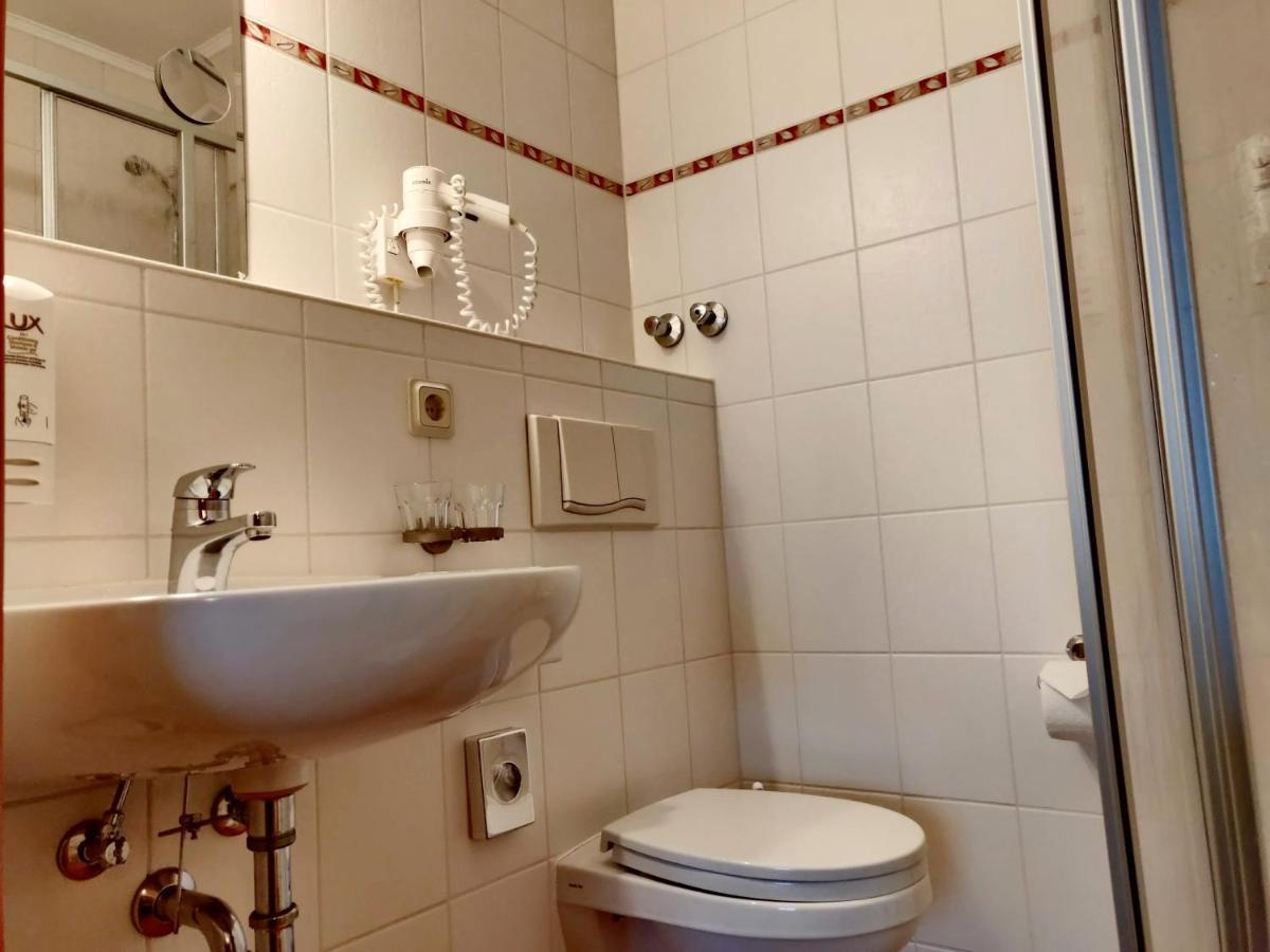 Hotel Neue Hoehe Klingenberg Екстериор снимка