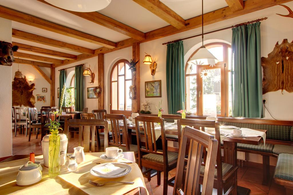 Hotel Neue Hoehe Klingenberg Екстериор снимка