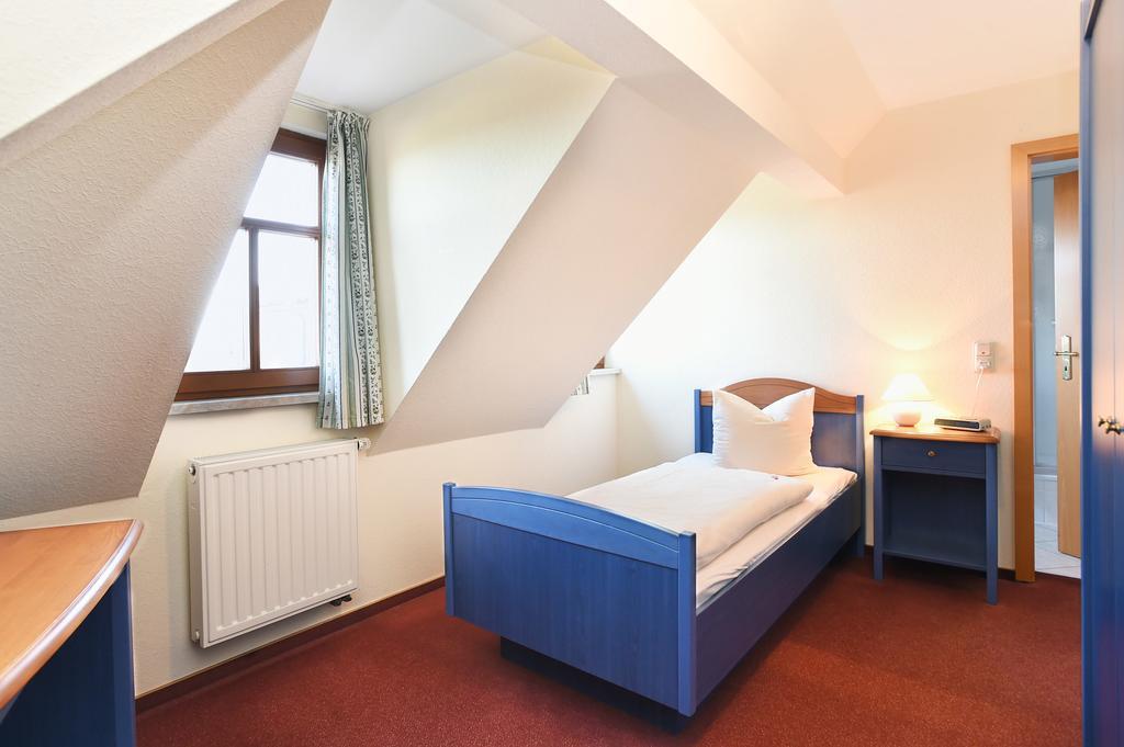 Hotel Neue Hoehe Klingenberg Екстериор снимка