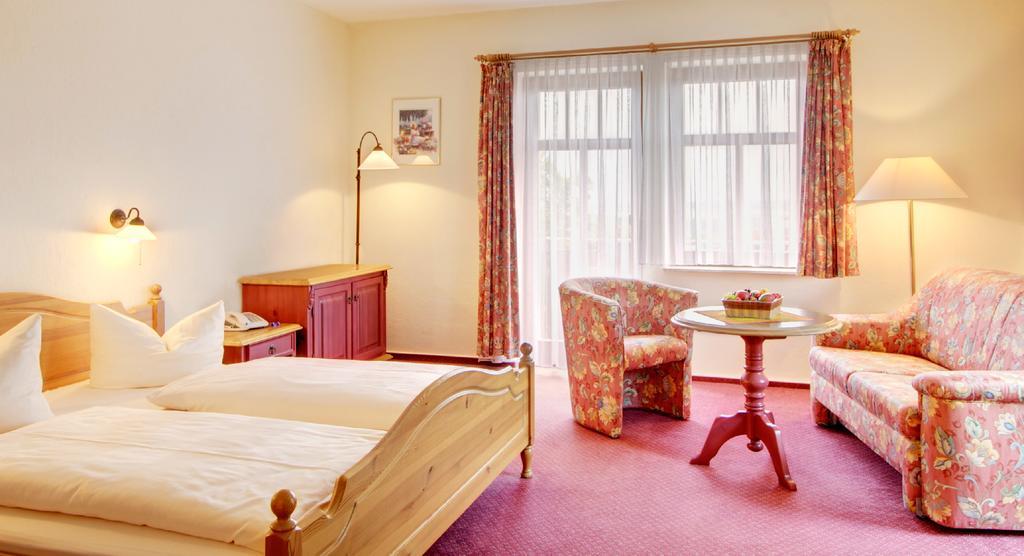 Hotel Neue Hoehe Klingenberg Екстериор снимка