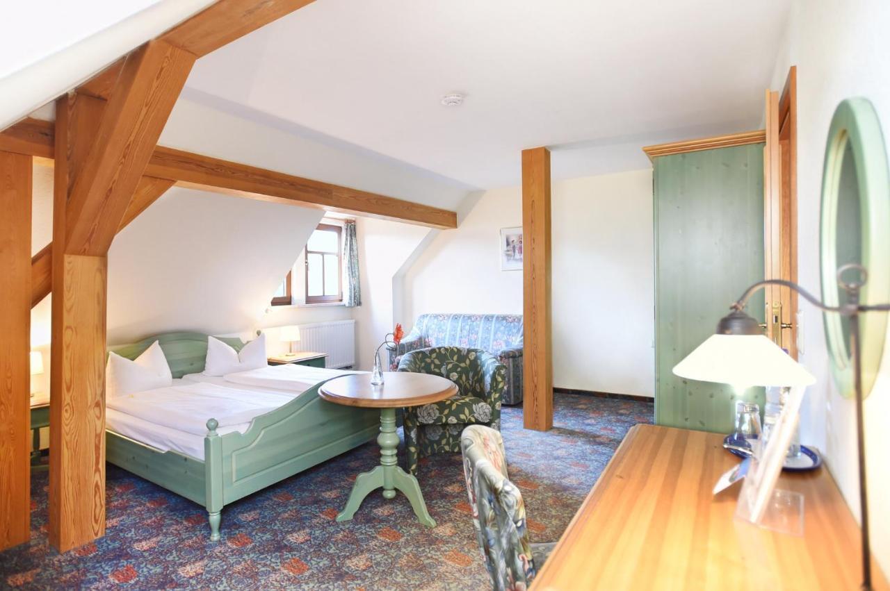 Hotel Neue Hoehe Klingenberg Екстериор снимка