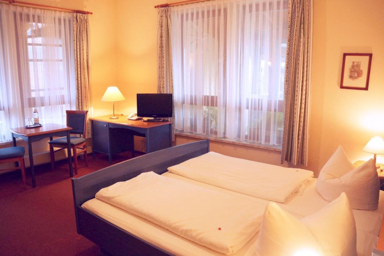 Hotel Neue Hoehe Klingenberg Екстериор снимка