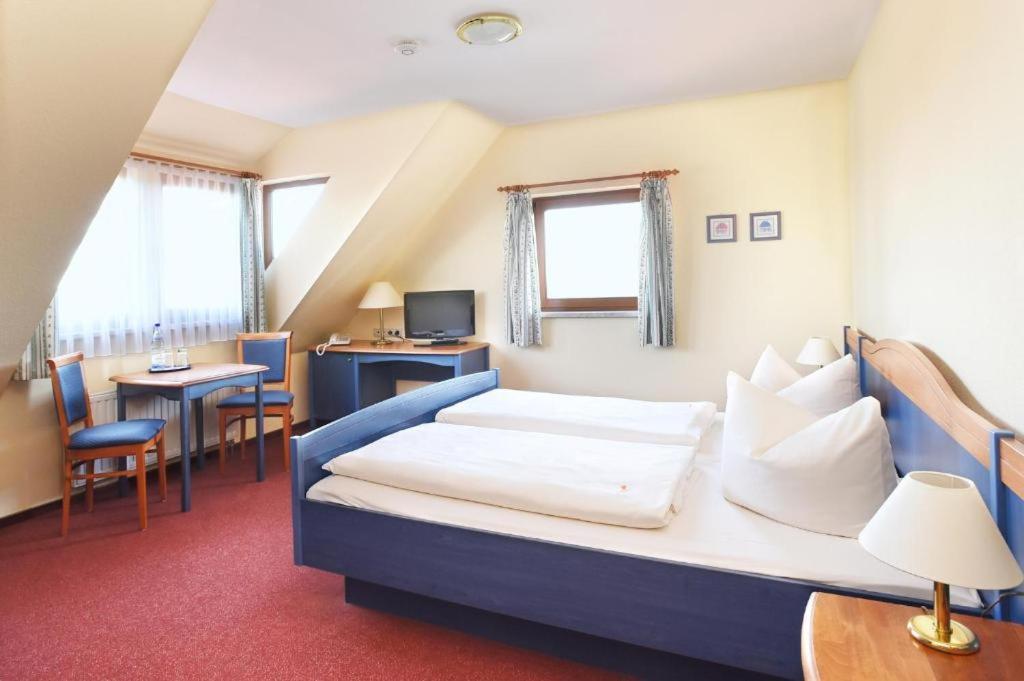 Hotel Neue Hoehe Klingenberg Екстериор снимка